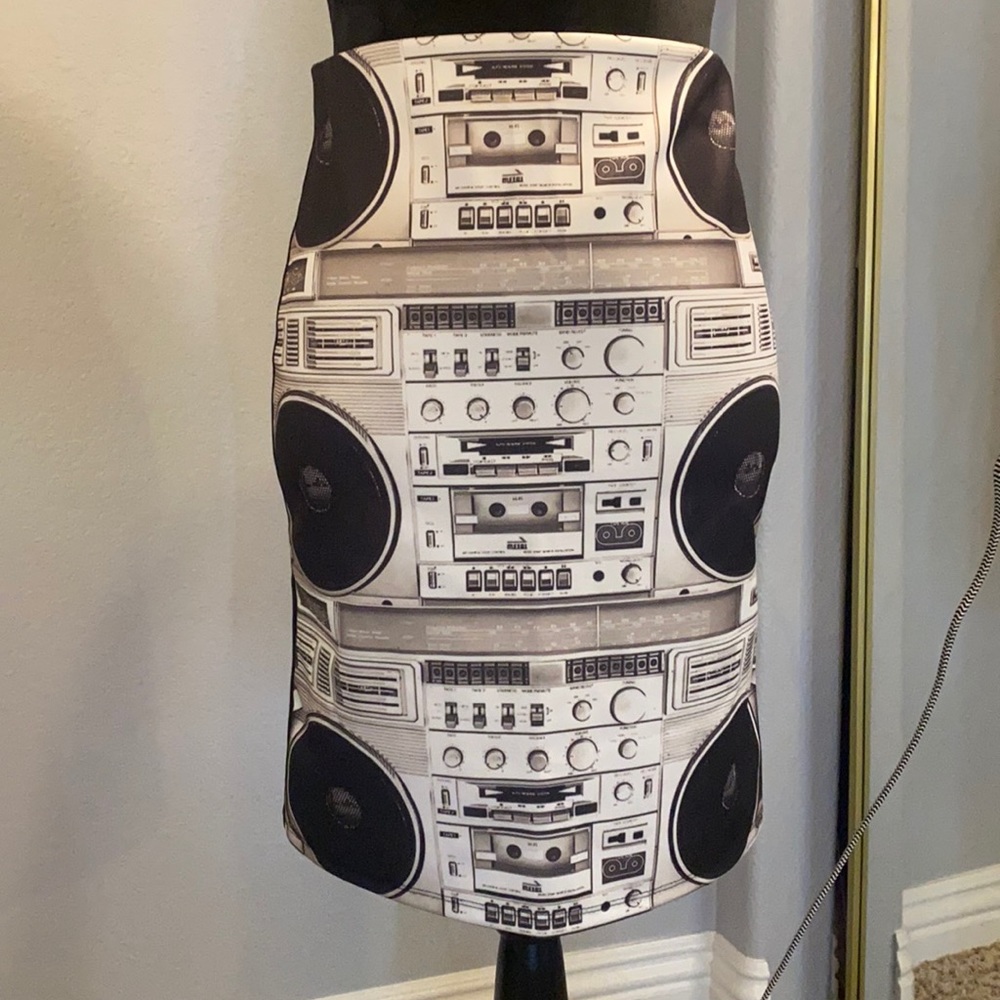 Radio skirt